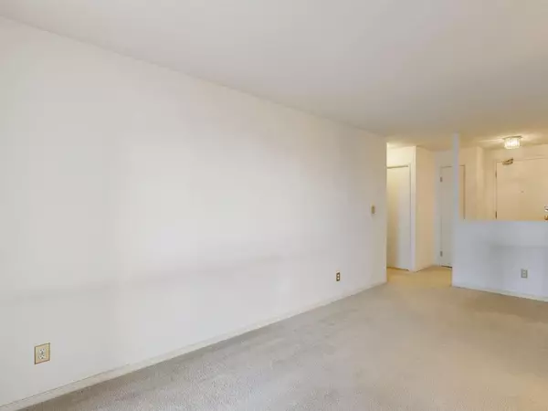 Mississauga, ON L5B 3Z2,155 Hillcrest AVE #1401