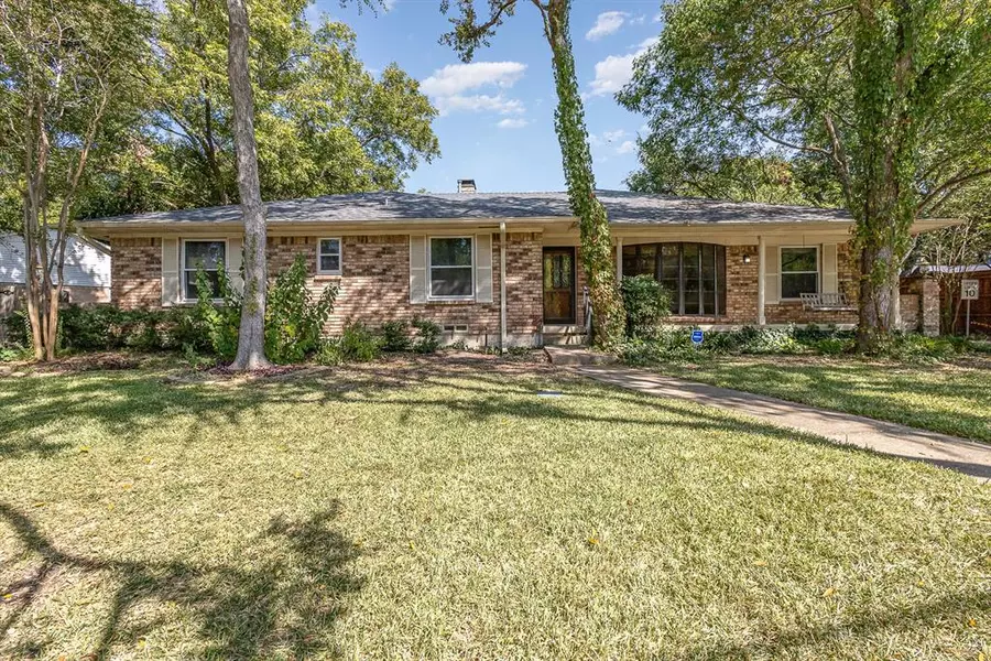 1011 Springbrook Drive, Plano, TX 75075