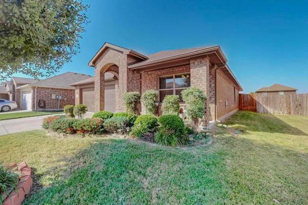 10228 Almondtree Drive, Fort Worth, TX 76140