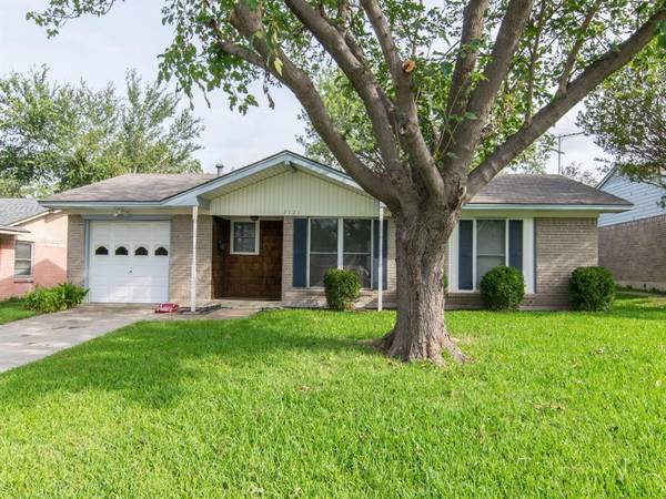 2721 Driftwood Drive, Mesquite, TX 75150