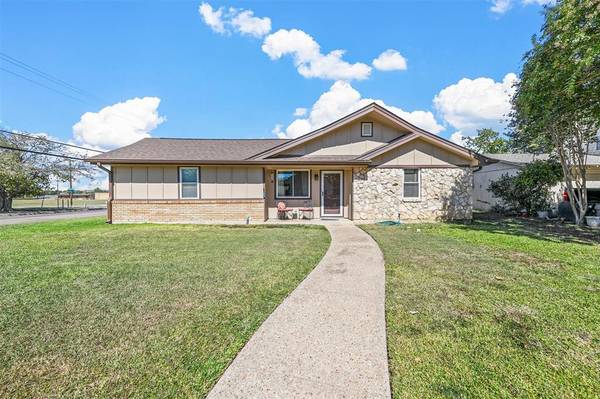 776 Ponderosa Drive, Hurst, TX 76053