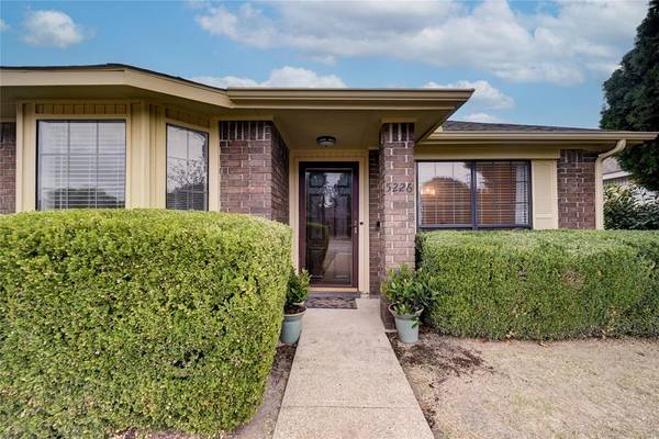 5226 Freestone Circle, Dallas, TX 75227