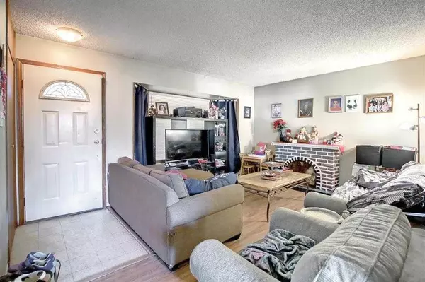 Calgary, AB T2B 0Z7,2219 38 ST Southeast