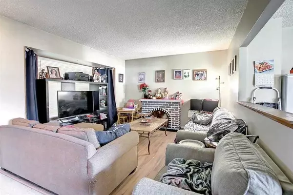 Calgary, AB T2B 0Z7,2219 38 ST Southeast