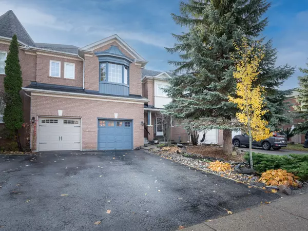 286 Denise CIR, Newmarket, ON L3X 2J9