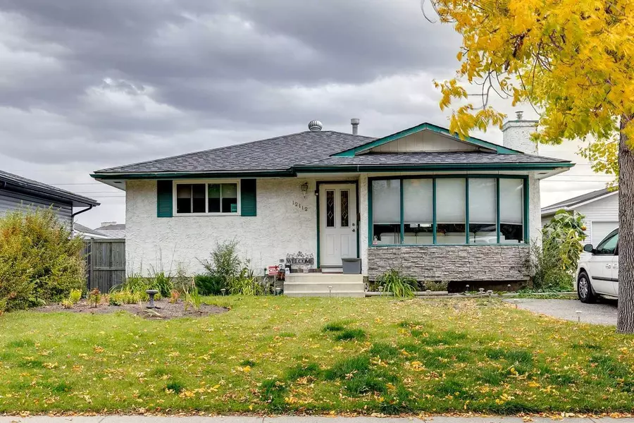 12112 Canfield RD Southwest, Calgary, AB T2W 1V2