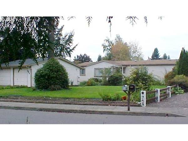 553 WOODLAND AVE, Woodburn, OR 97071