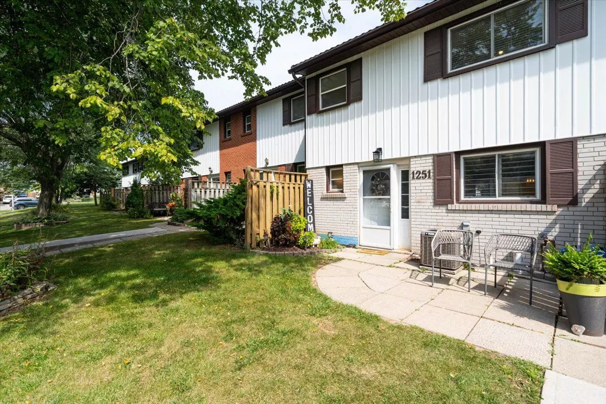 Oakville, ON L6H 1Y4,1251 Redbank CRES