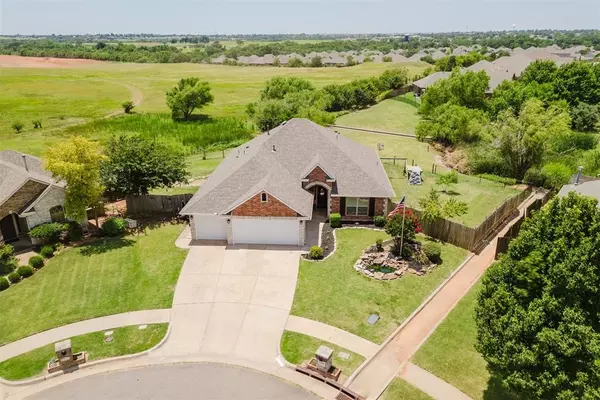 1129 Lanie Lane, Moore, OK 73160