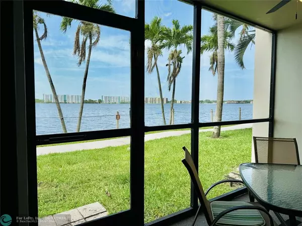 Oakland Park, FL 33309,118 Lake Emerald  #105