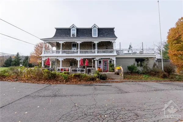 Cumberland, ON K4C 1A2,2607 OLD MONTREAL RD