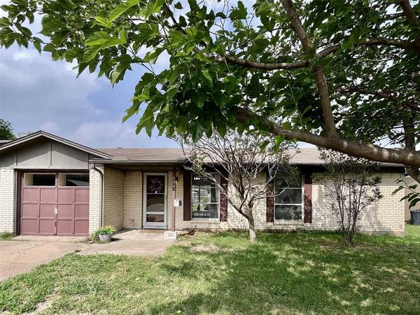 609 Globe Avenue,  Blue Mound,  TX 76131