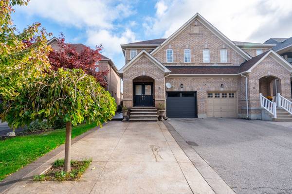 9 Martina CRES, Vaughan, ON L4H 3B6