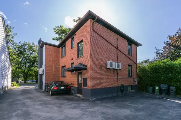 Toronto W06, ON M8W 3H6,18 Long Branch AVE #1st Fl