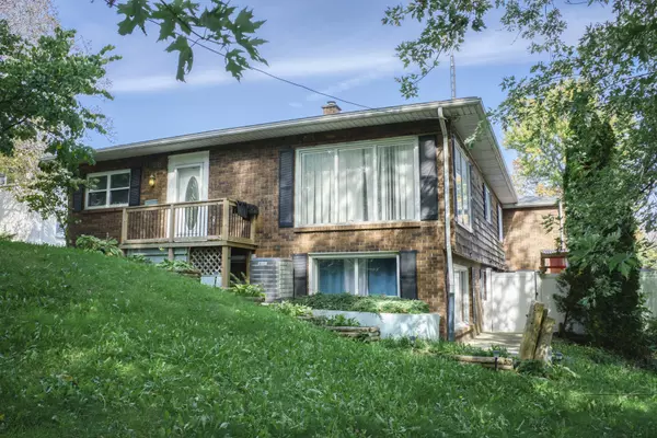 Windsor, ON N9Y 2M6,1838 Seacliff DR