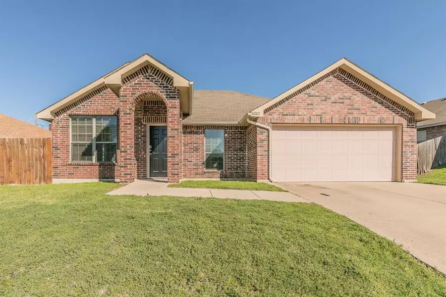 5212 Hill Ridge Drive, Fort Worth, TX 76135