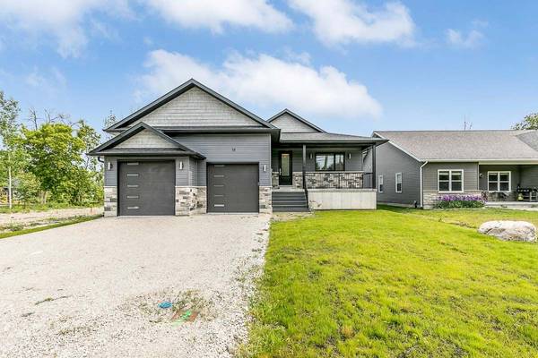 18 Lakeshore RD, Wasaga Beach, ON L9Z 2Y5