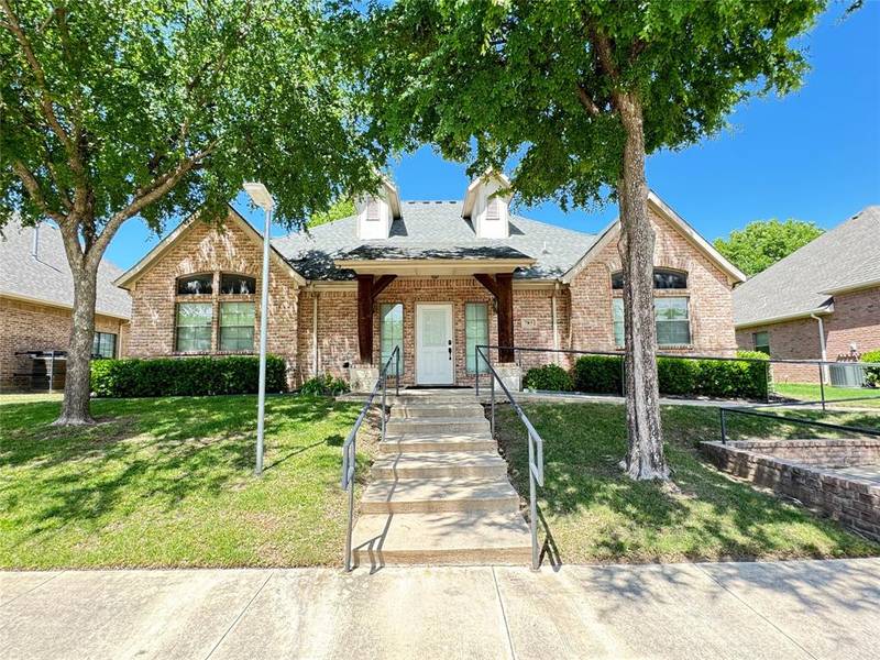 785 Lonesome Dove Trail, Hurst, TX 76054