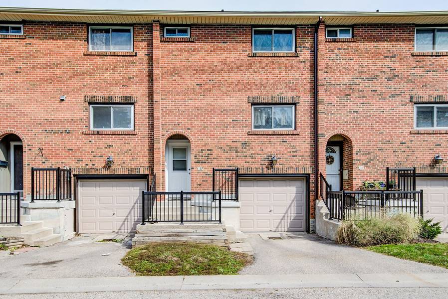 201 Silvercreek Pkwy N #28, Guelph, ON N1H 3T4