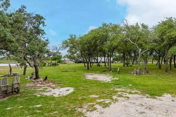 2111 Armstrong Rd, Aransas Pass, TX 78336