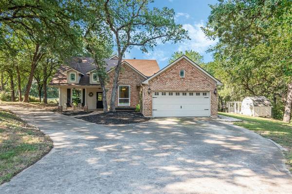 872 Imogene Court,  Azle,  TX 76020