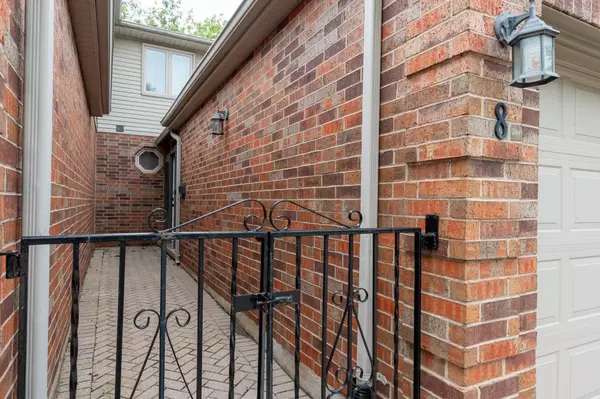 London, ON N5X 3W4,70 Sunnyside DR #8