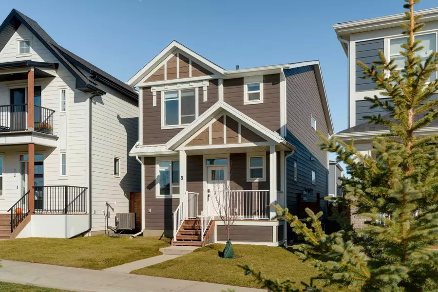 8 Royston WALK NW, Calgary, AB T3L 0K3