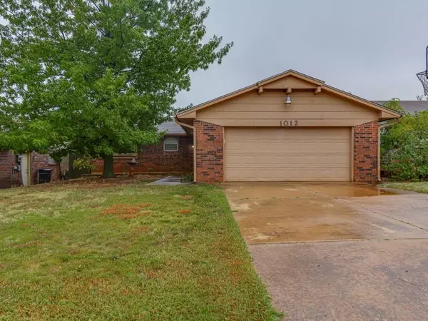 1012 NW 25th Street, Moore, OK 73160