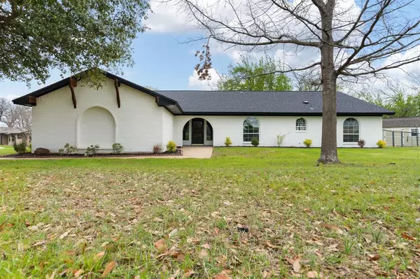 209 Roaring Springs Drive,  Joshua,  TX 76058