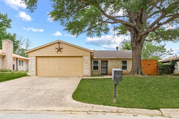 301 Hallmark Drive, Arlington, TX 76011