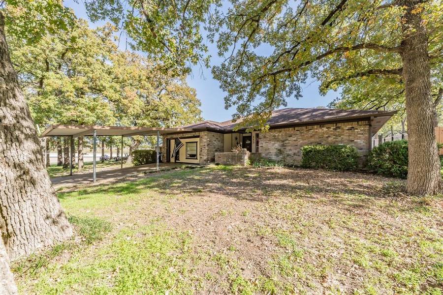 113 Hankins Drive, Azle, TX 76020