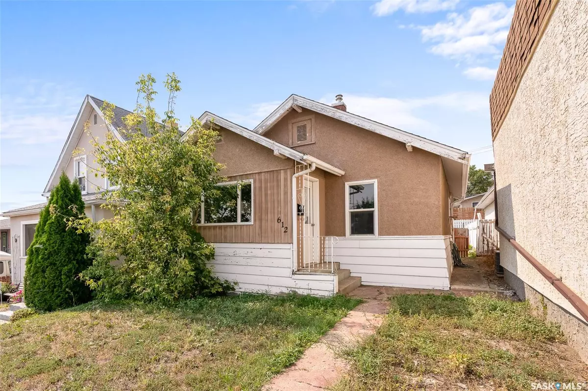 Moose Jaw, SK S6H 4H8,612 9th AVENUE NW