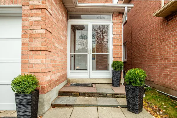 Vaughan, ON L4J 6B9,23 Millbank CT