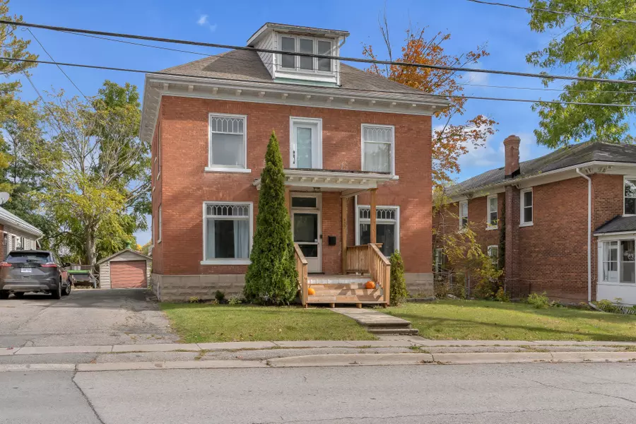 127 Robert ST, Greater Napanee, ON K7R 2M4