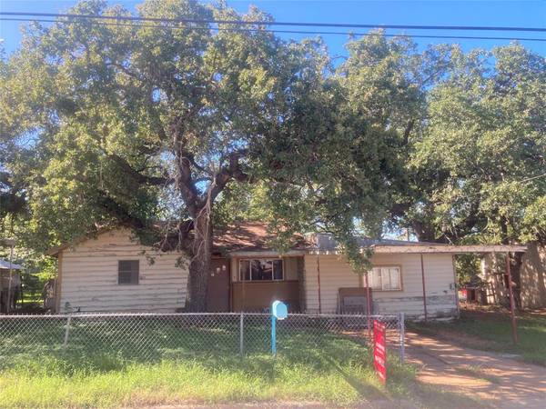 1328 Johnnie Avenue, Graham, TX 76450