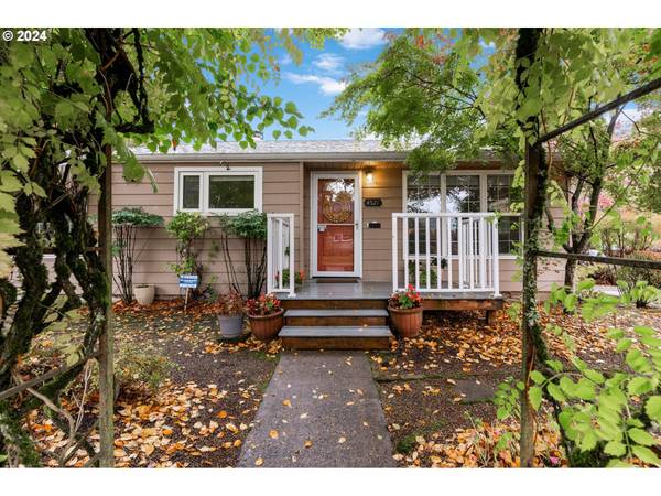 4527 SE ELLIS ST, Portland, OR 97206