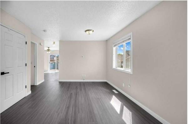 Calgary, AB T3J3V7,189 Tarington Close Northeast