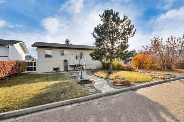 2229 20 AVE, Bowden, AB T0M 0K0