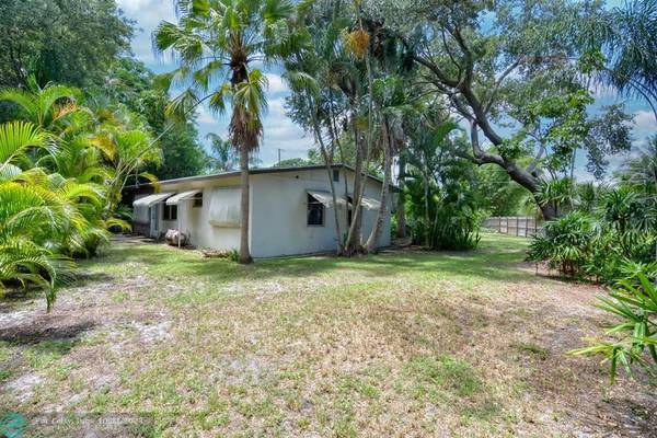 3233 SE Banyan St, Stuart, FL 34997