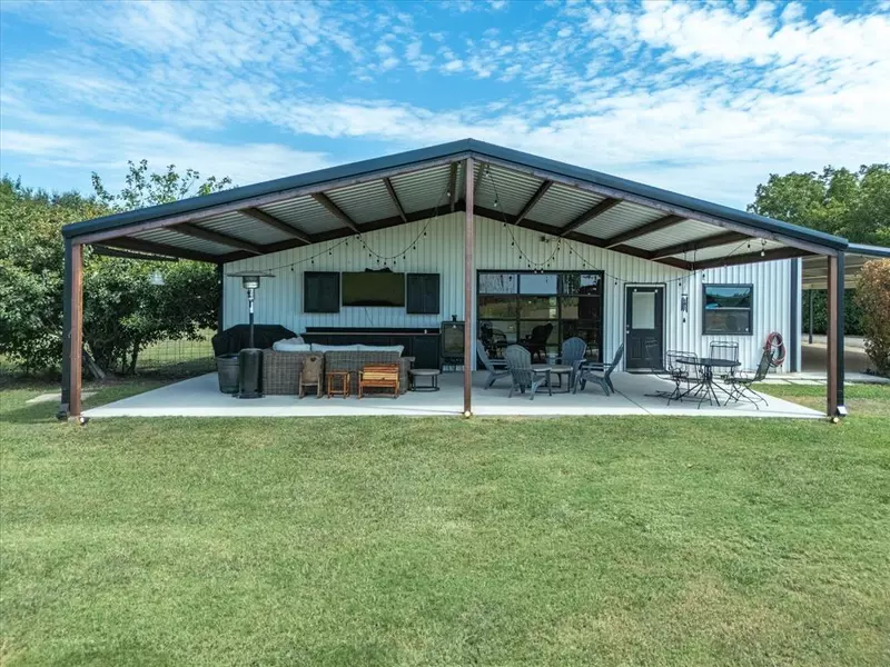 320 Valek Road, Ennis, TX 75119