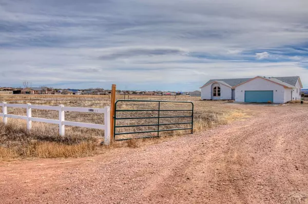 1886 14th St, Penrose, CO 81240