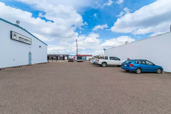 Medicine Hat, AB T1A4X1,662 16 ST Southwest