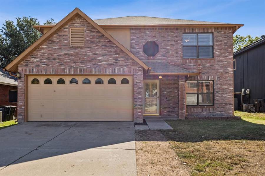 10129 Chapel Hill Court, Fort Worth, TX 76116