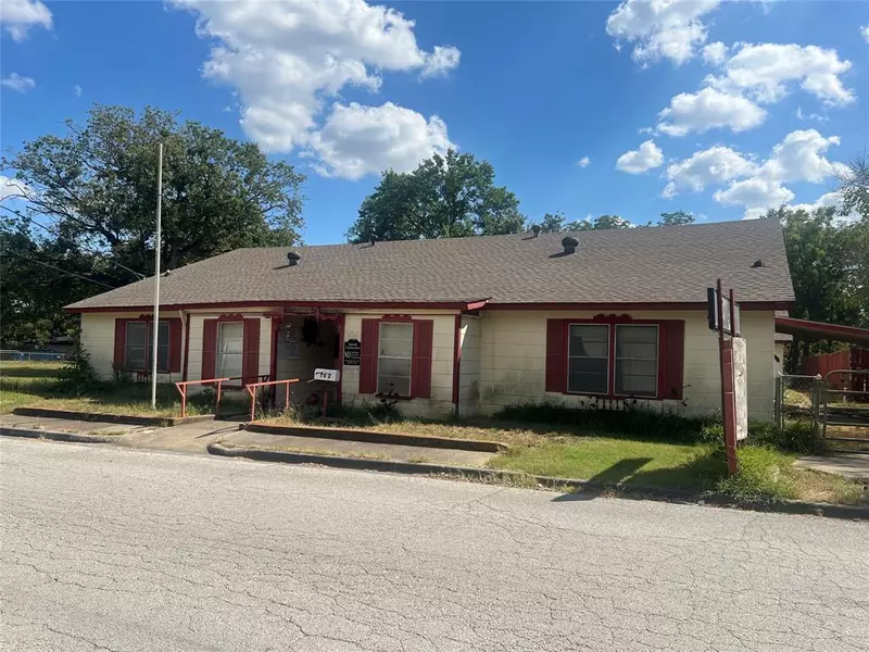 102 E Ninth Street, Kaufman, TX 75142