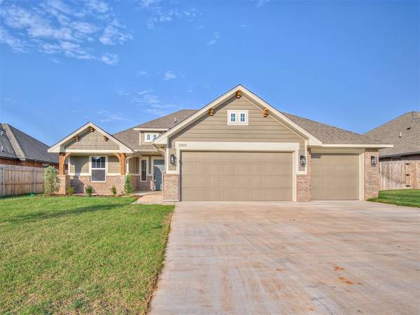 2305 Creekview Trail, Moore, OK 73160