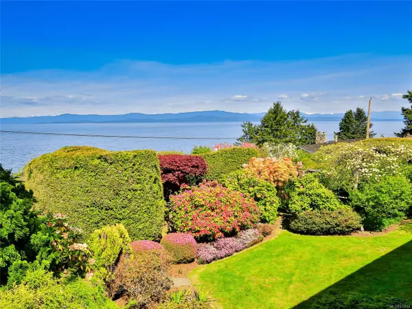 Qualicum Beach, BC V9K 1J5,397 Crescent Rd W