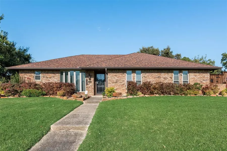 1913 Robin Meadow Circle, Carrollton, TX 75007