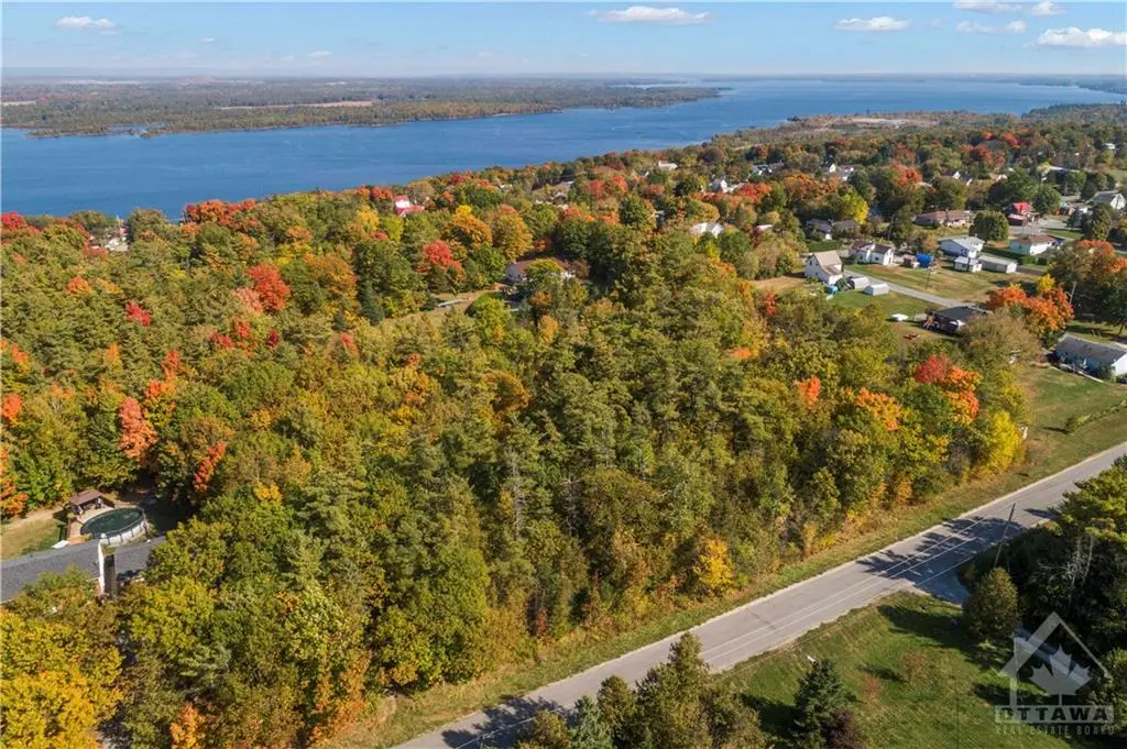 02 BRAECREST AVE, Braeside, ON K0A 1G0