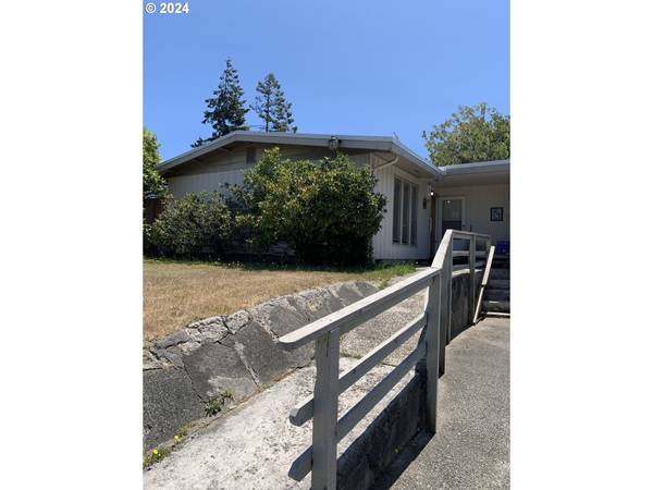 2133 STATE ST, North Bend, OR 97459