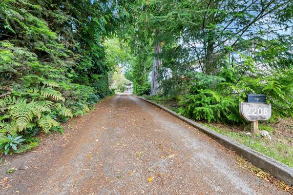 2208 Maple Ave, Sooke, BC V9Z 0M8